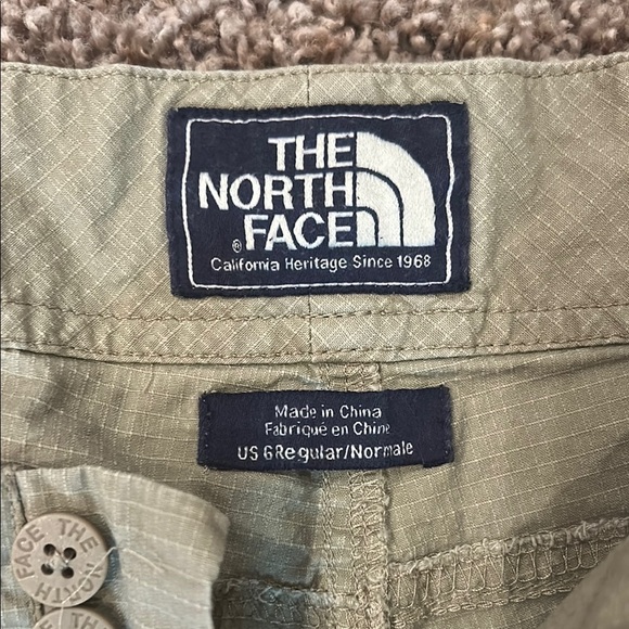 The North Face Green Cargo Shorts Outdoor Essential - Picture 2 of 4